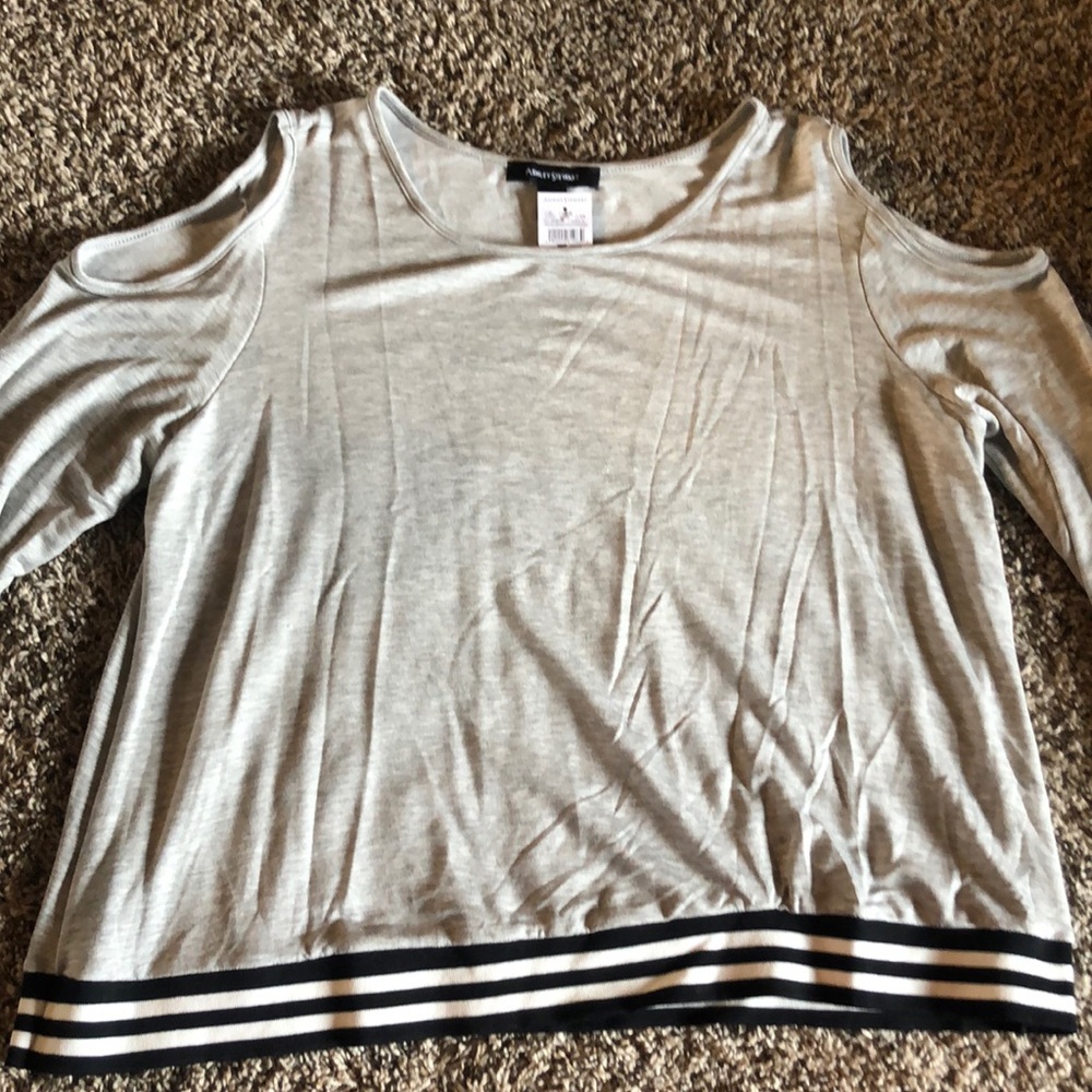 Grey cold shoulder long sleeve